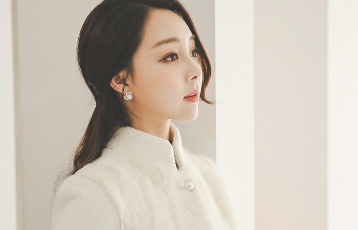 Real Rabbit Furre Pearl Button Flare Wool Coat