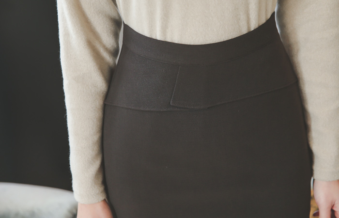 minimal Peprum Slim Skirt