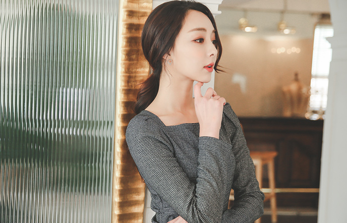 Side Finch Shearing Square Neck Dress