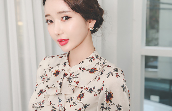 Antique Flower Silky Ruffle Blouse