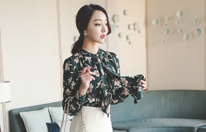 Magnolia Ruffle Line Blouse