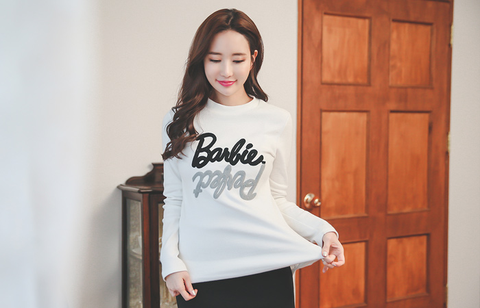 Barbie Lettering Pitch Brushed Long tee