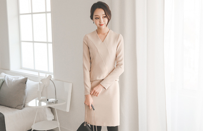 Finch Shearing Pepperm V-neck Dress