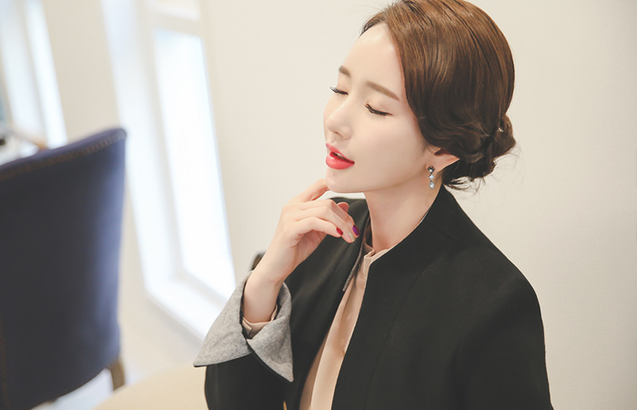 Standing neck tip button color combination Wool coat