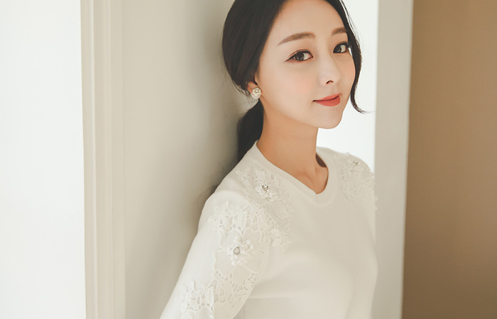 cubic Flower Motif Knit