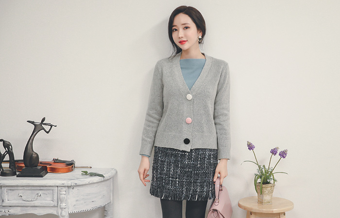 lovely big button V-neck Cardigan