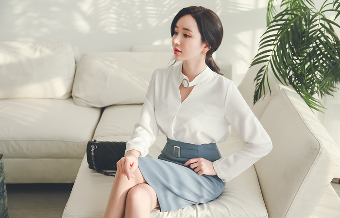 Matte metal ring choker neck Blouse