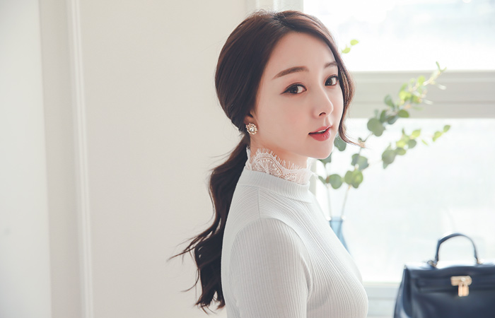 See-through look Race Neck & Cuff Tee