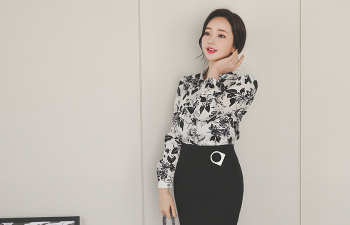 Mono Flower Scarf Blouse