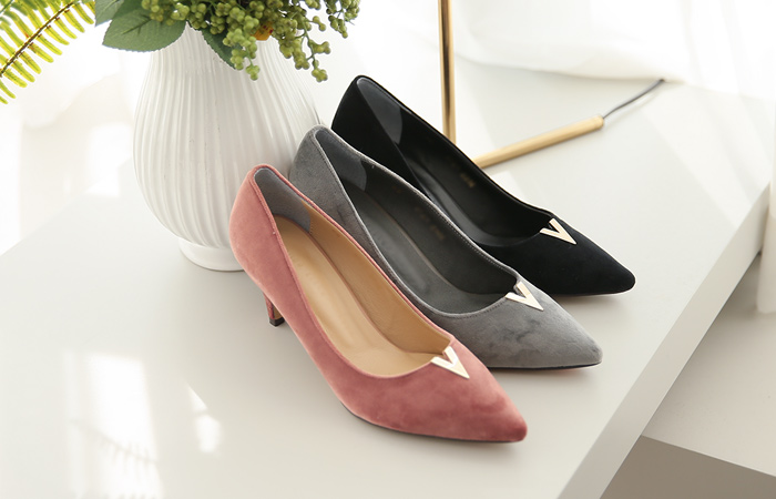 [Models wear32 car] Velvet stiletto with gold ornament