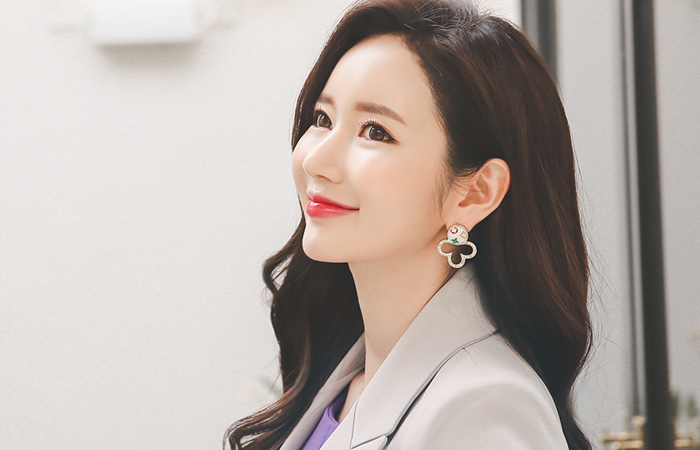 feminine pearl button Aline long jacket