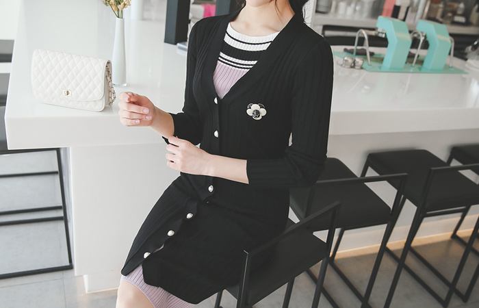 Bold Pearl Button Corrugated Long cardigan