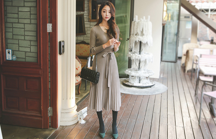 V-neck Pleats Long Knit Dress