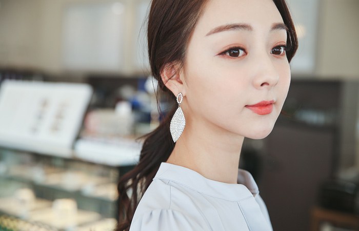 Luxury crystal leaf earring