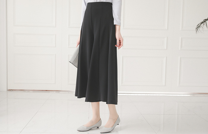 Rear Banding Flare Pants