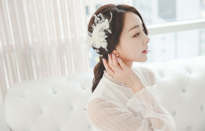 Wrinkle See-through look frilly neck blouse top