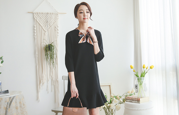 Scarf Ribbon Tie Ruffle Knit Dress (7 sleeve)