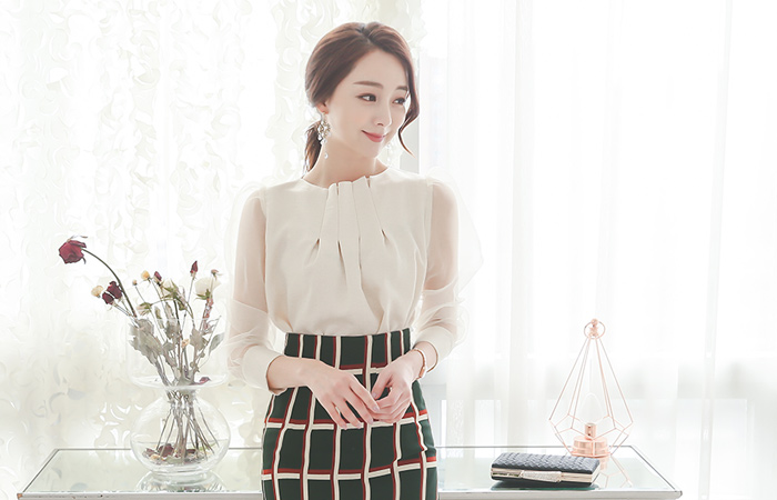 Shine Dot Pin tortoise Blouse