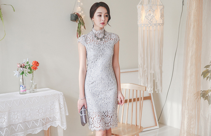 Gracias Van High neck Race Dress