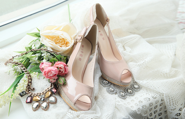 Metallic Gold Charm Toe open Pumps Hill
