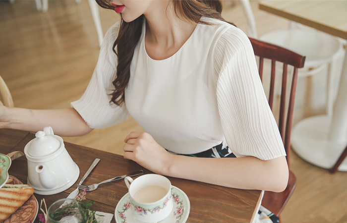 Feminine Pleats Sleeve Blouse
