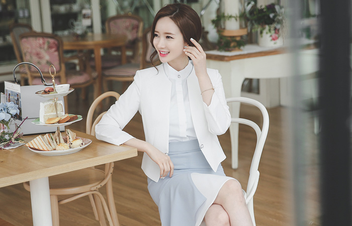 Round simple pearl button short jacket