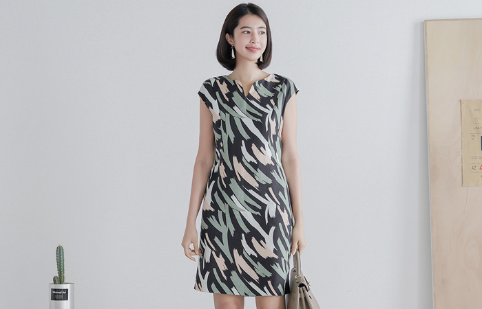 Brush Touch Heart Neck Linen Dress