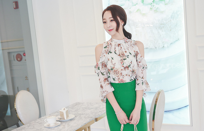 Flora Cutting Shoulder Blouse