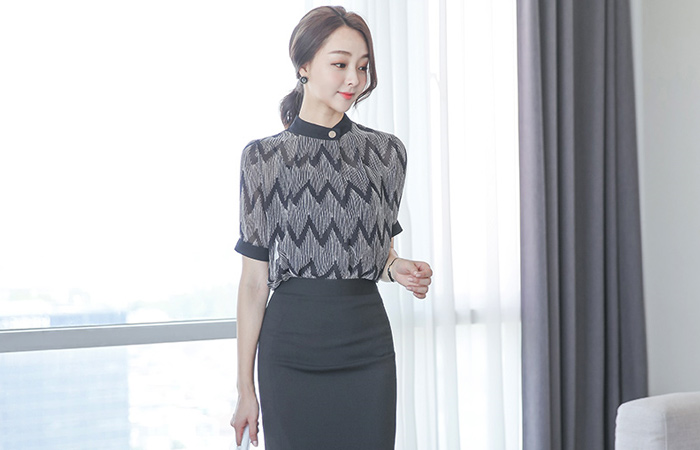 Modern zigzag fold neck Blouse