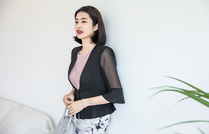 See-through look sleeve Freel short jacket