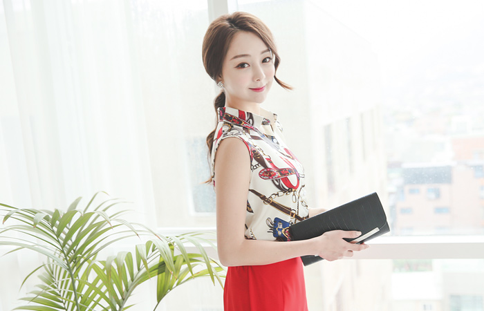 Silky chain Sleeveless Blouse