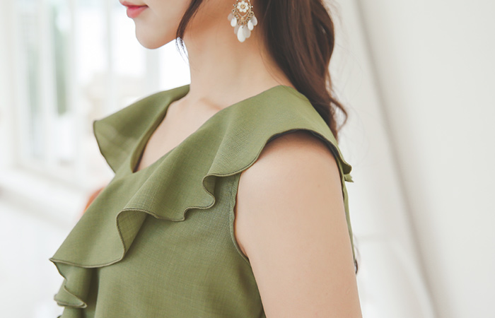 V-neck Ruffle Sleeveless Blouse