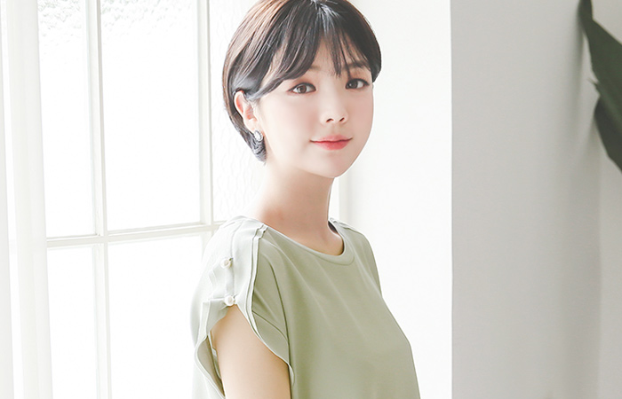 Cutting Shoulder Pearl Button Blouse