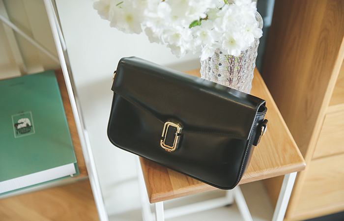 [Models wear34] Gold Square cross body bag