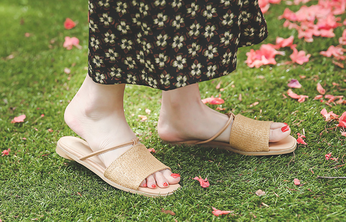 [Models wear34 tea] Rattan Strap Square Slippers
