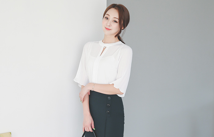 pearl Neck Pleats Sleeve Blouse