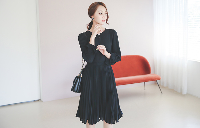 Luxury Pearl Button Pleats Dress