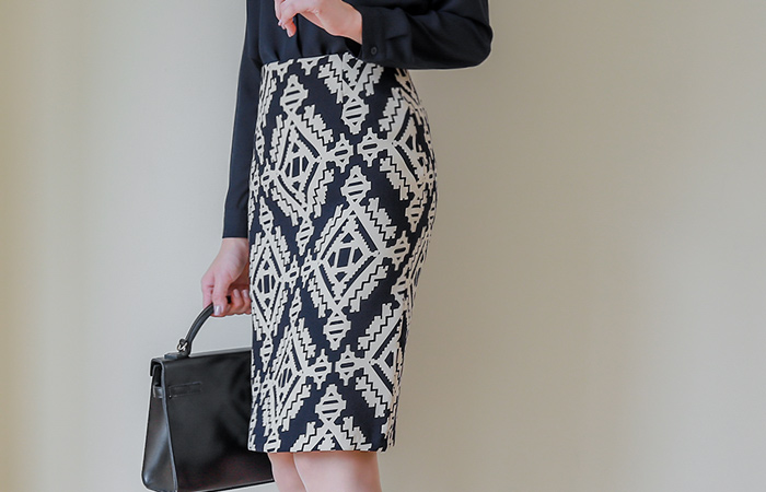 Maze Patterns Slim Skirt