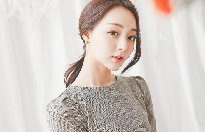 Modern Round Glen Check Dress