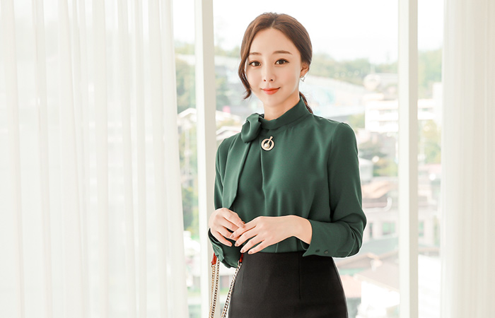 Gold Ring Pearl Turtle Ribbon Tie Blouse