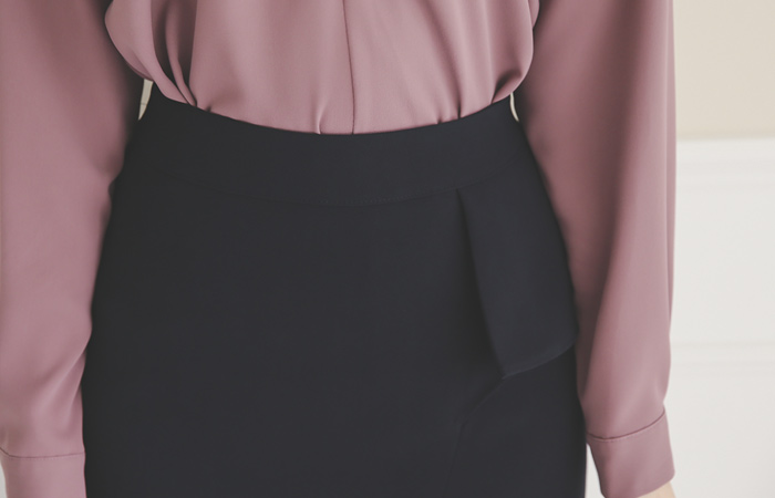 Side wing slit midi skirt