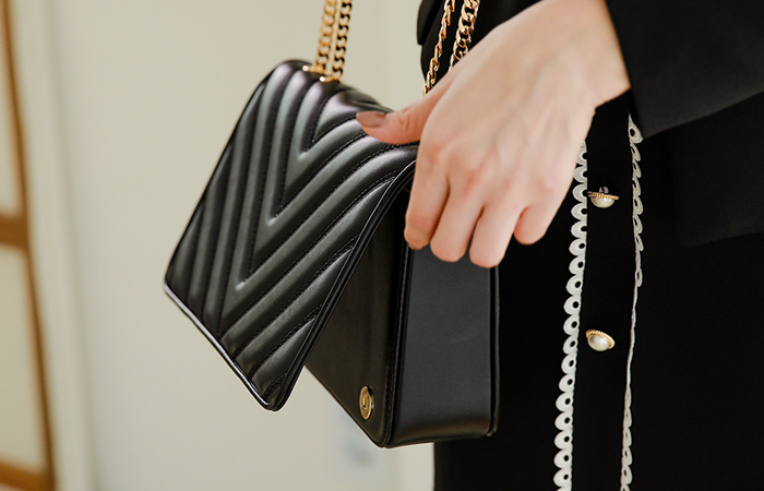 Diagonal Gold quilting chain bag