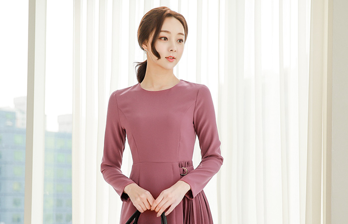 Side Pleats Inseam Lady Dress