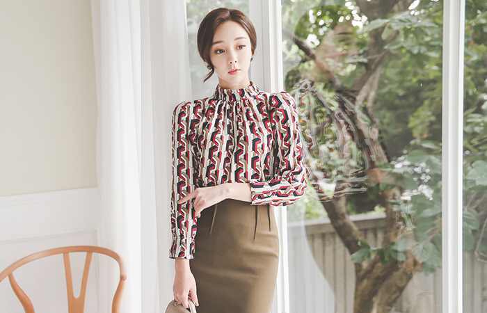 Luxury Color chain Folded Blouse