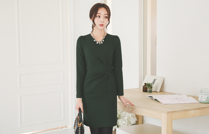 Piping pearl choker neck Shirring Dress