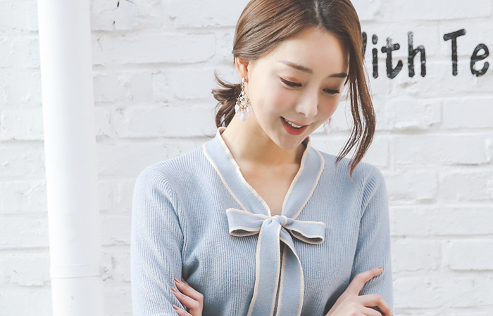 Serenity color combination Ribbon Tie Wool Knit