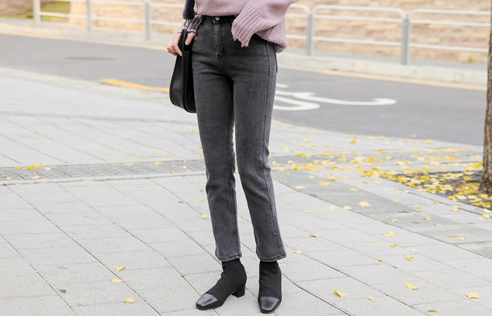 Slim Straight Napping Black Sheep Denim Jean