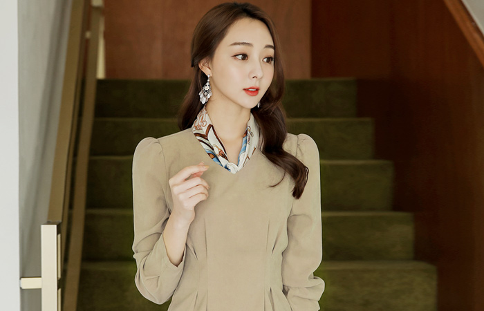 Pinch V-neck napping Midi Dress