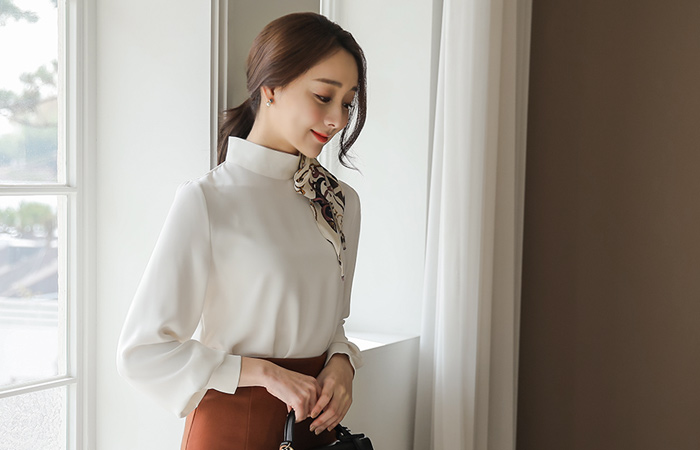 Antique Scarf Highneck Blouse