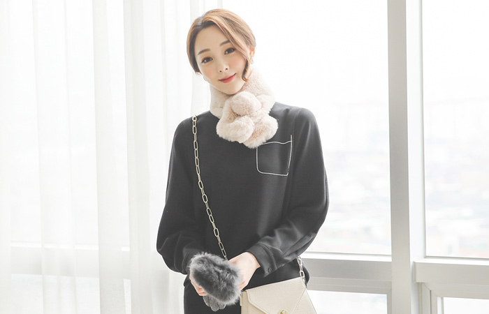 Stitch pocket round blouse tee